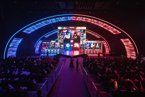 詹姆斯成长 詹姆斯成长