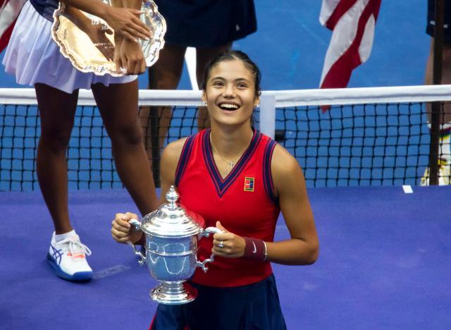 轻球员和持 轻球员和持